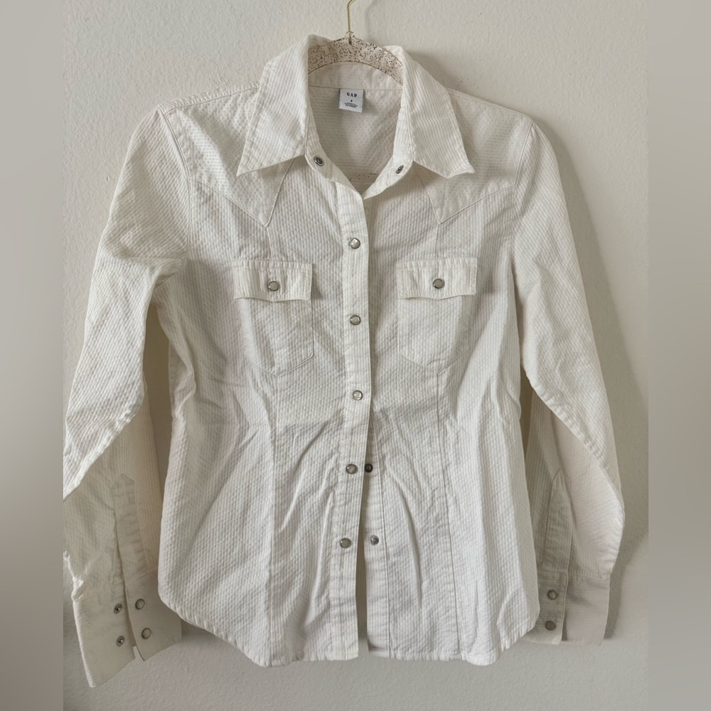 Vintage GAP White/Cream Textured Shirt with Silver Accents